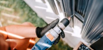 1construction-worker-working-with-an-electric-screwdriver-on-the-construction-site